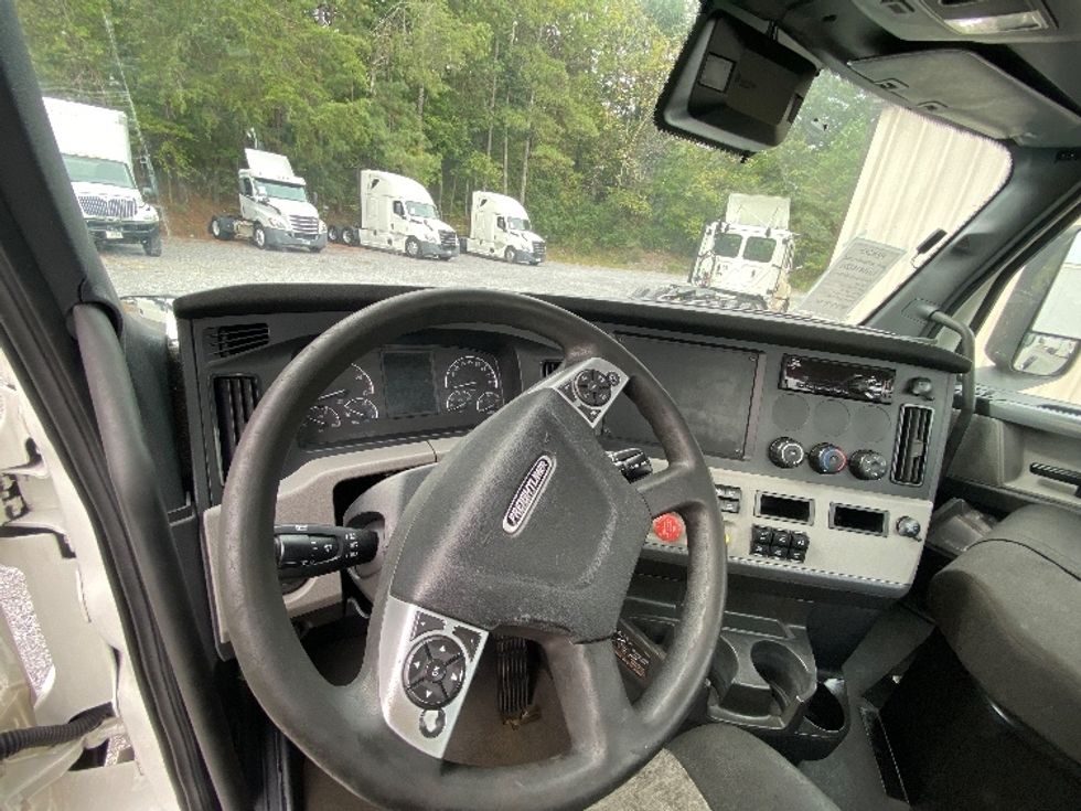 Day Cab Tractor-Heavy Duty Tractors-Freightliner-2021-T12642ST-Cleveland-TN-887,468\n\t\tmiles-$ 28,750 - Image 11