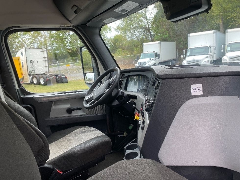 Day Cab Tractor-Heavy Duty Tractors-Freightliner-2021-T12642ST-Cleveland-TN-887,468\n\t\tmiles-$ 28,750 - Image 14
