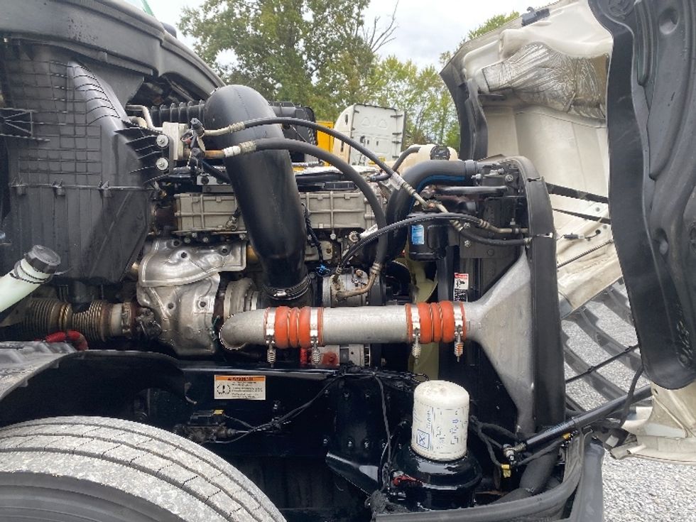 Day Cab Tractor-Heavy Duty Tractors-Freightliner-2021-T12642ST-Cleveland-TN-887,468\n\t\tmiles-$ 28,750 - Image 15