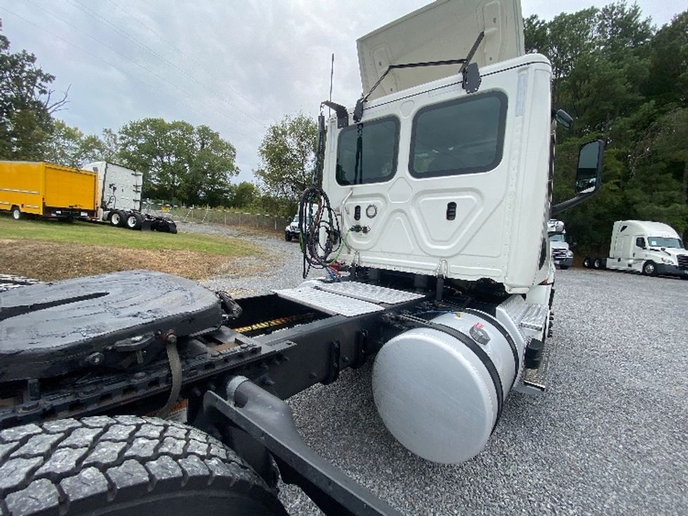Day Cab Tractor-Heavy Duty Tractors-Freightliner-2021-T12642ST-Cleveland-TN-887,468\n\t\tmiles-$ 28,750 - Image 18