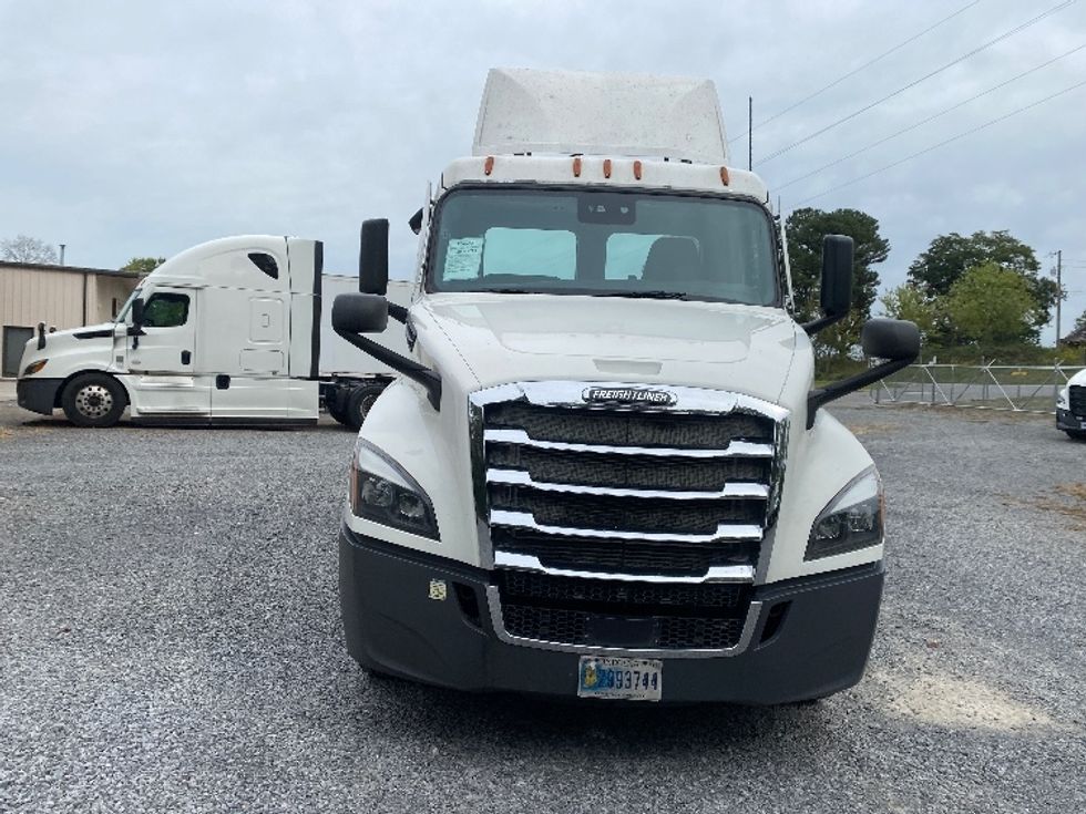 Day Cab Tractor-Heavy Duty Tractors-Freightliner-2021-T12642ST-Cleveland-TN-887,468\n\t\tmiles-$ 28,750 - Image 2