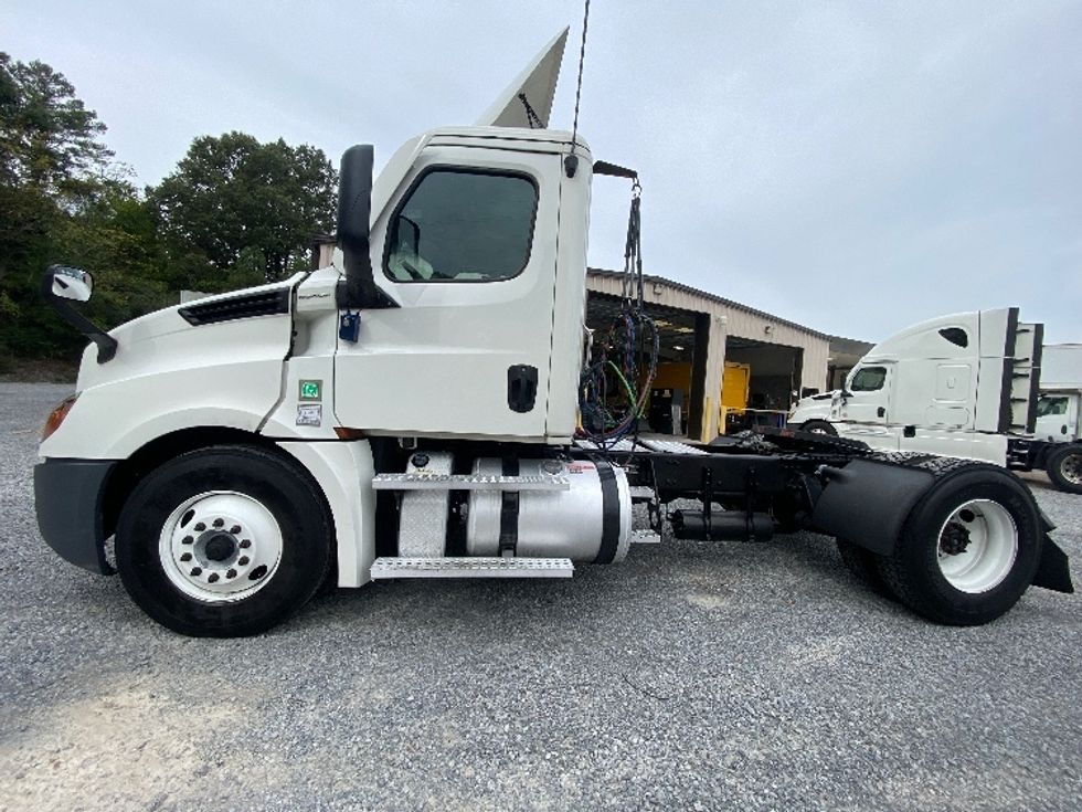 Day Cab Tractor-Heavy Duty Tractors-Freightliner-2021-T12642ST-Cleveland-TN-887,468\n\t\tmiles-$ 28,750 - Image 4