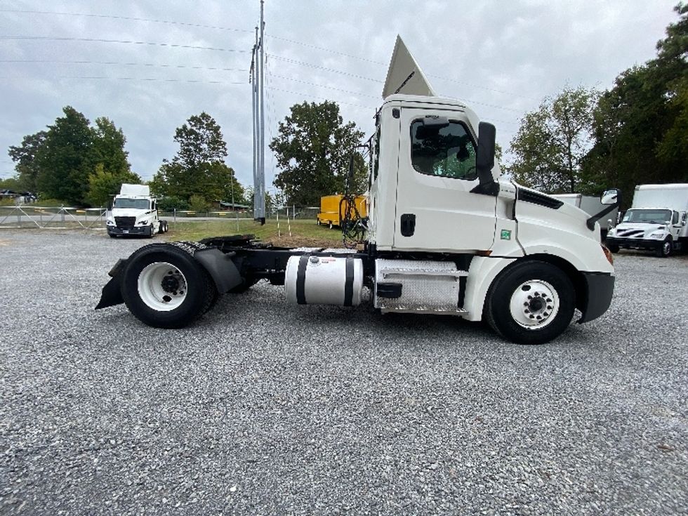 Day Cab Tractor-Heavy Duty Tractors-Freightliner-2021-T12642ST-Cleveland-TN-887,468\n\t\tmiles-$ 28,750 - Image 8