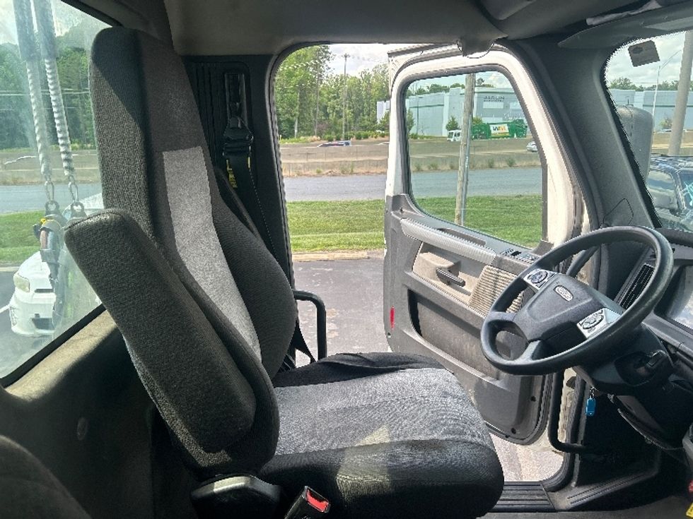 Day Cab Tractor-Heavy Duty Tractors-Freightliner-2021-T12642ST-Concord-NC-752,601\n\t\tmiles-$ 26,250 - Image 14