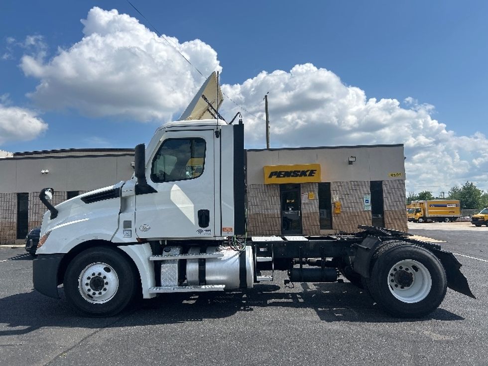 Day Cab Tractor-Heavy Duty Tractors-Freightliner-2021-T12642ST-Concord-NC-752,601\n\t\tmiles-$ 26,250 - Image 4