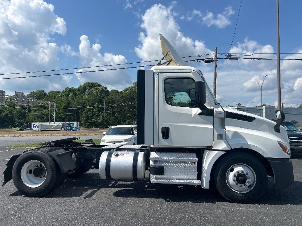 Day Cab Tractor-Heavy Duty Tractors-Freightliner-2021-T12642ST-Concord-NC-752,601\n\t\tmiles-$ 26,250 - Image 8