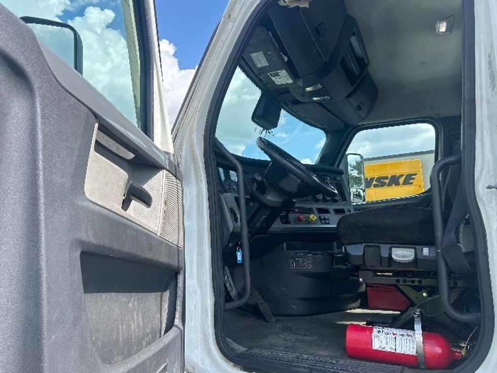 Day Cab Tractor-Heavy Duty Tractors-Freightliner-2021-T12642ST-Concord-NC-752,601\n\t\tmiles-$ 26,250 - Image 9