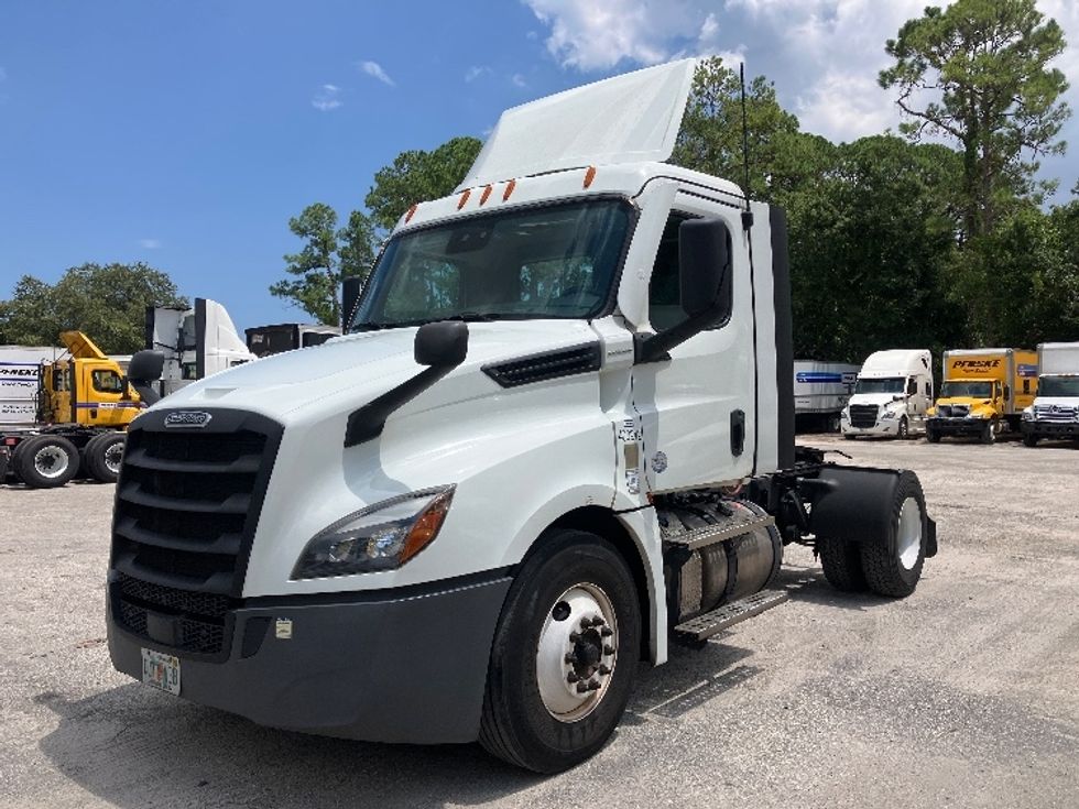 Day Cab Tractor-Heavy Duty Tractors-Freightliner-2021-T12642ST-Daytona Beach-FL-297,466\n\t\tmiles-$ 72,750 - Image 1