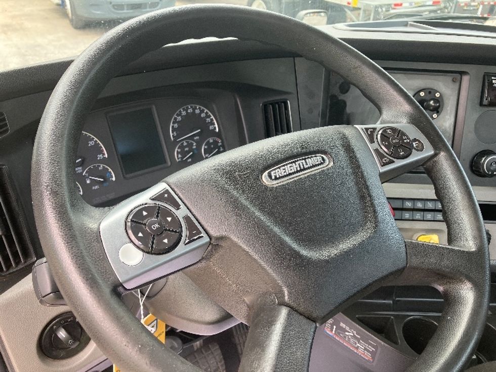 Day Cab Tractor-Heavy Duty Tractors-Freightliner-2021-T12642ST-Daytona Beach-FL-297,466\n\t\tmiles-$ 72,750 - Image 10