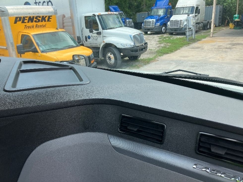 Day Cab Tractor-Heavy Duty Tractors-Freightliner-2021-T12642ST-Daytona Beach-FL-297,466\n\t\tmiles-$ 72,750 - Image 12