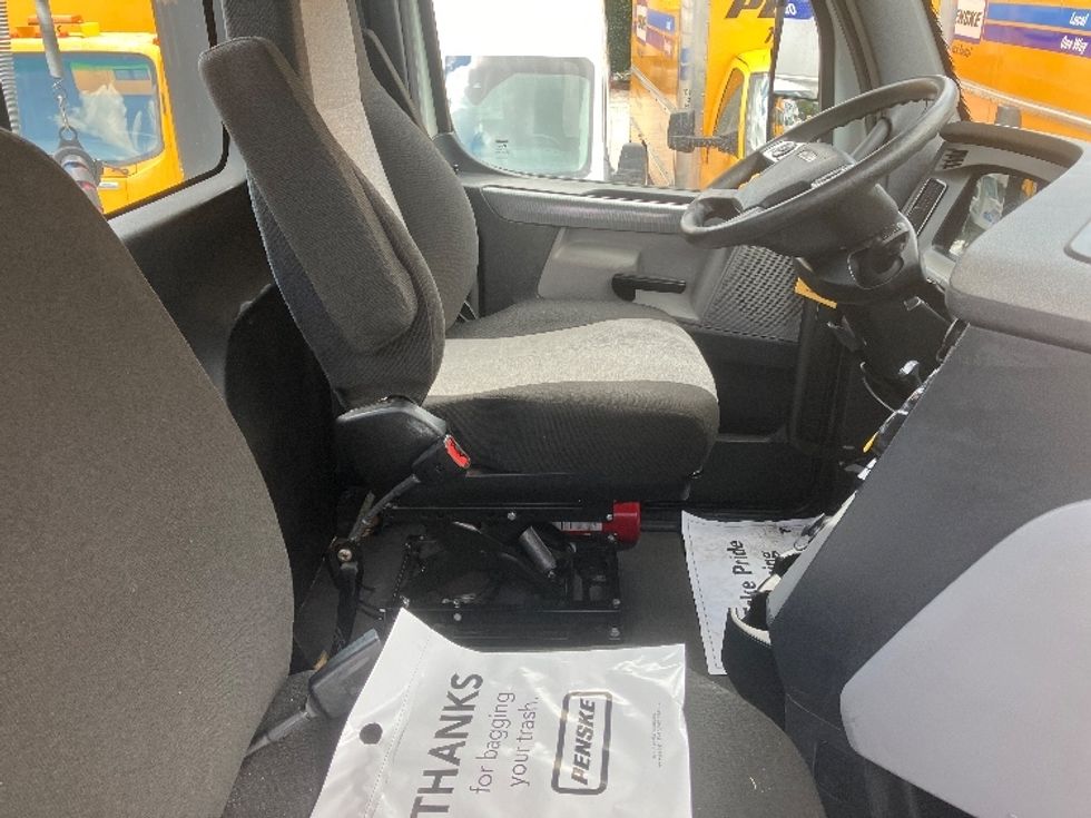 Day Cab Tractor-Heavy Duty Tractors-Freightliner-2021-T12642ST-Daytona Beach-FL-297,466\n\t\tmiles-$ 72,750 - Image 13