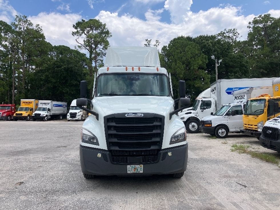 Day Cab Tractor-Heavy Duty Tractors-Freightliner-2021-T12642ST-Daytona Beach-FL-297,466\n\t\tmiles-$ 72,750 - Image 2