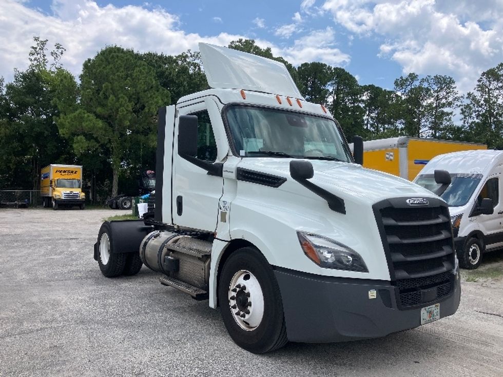 Day Cab Tractor-Heavy Duty Tractors-Freightliner-2021-T12642ST-Daytona Beach-FL-297,466\n\t\tmiles-$ 72,750 - Image 3