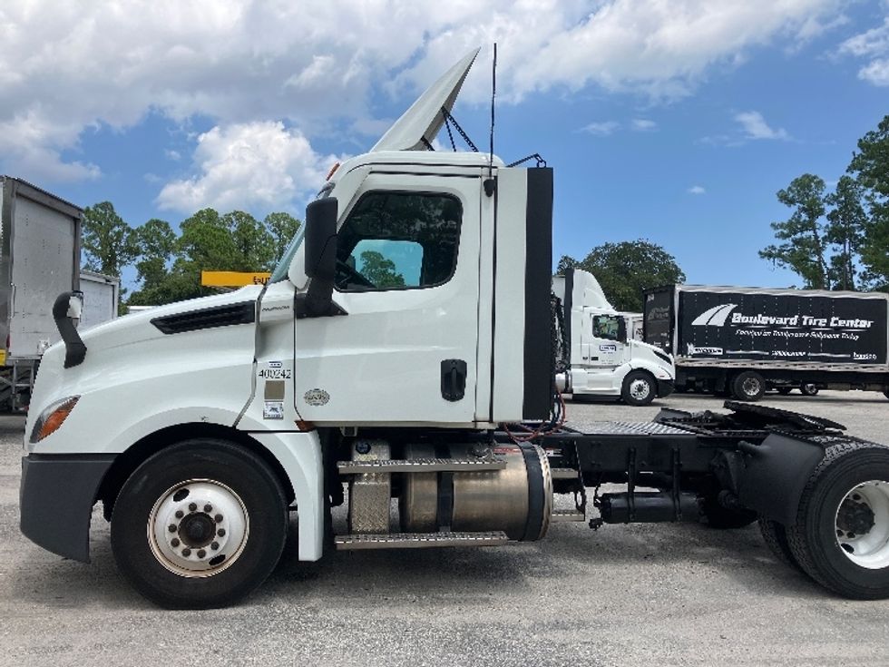 Day Cab Tractor-Heavy Duty Tractors-Freightliner-2021-T12642ST-Daytona Beach-FL-297,466\n\t\tmiles-$ 72,750 - Image 4