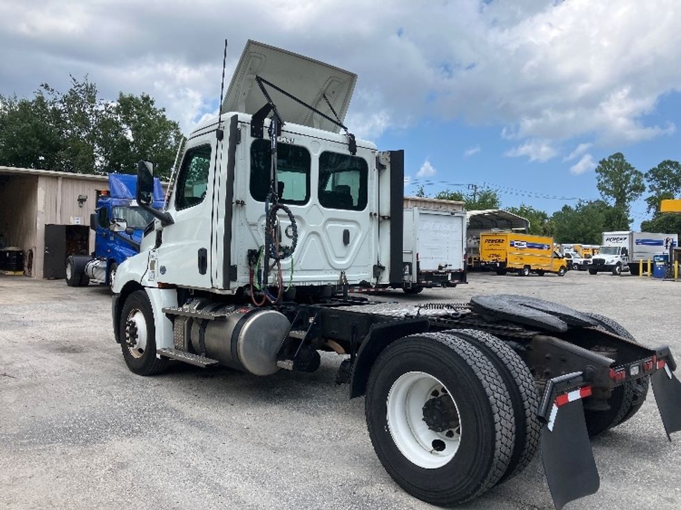 Day Cab Tractor-Heavy Duty Tractors-Freightliner-2021-T12642ST-Daytona Beach-FL-297,466\n\t\tmiles-$ 72,750 - Image 5