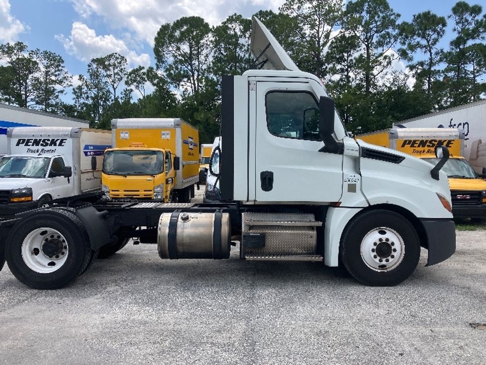 Day Cab Tractor-Heavy Duty Tractors-Freightliner-2021-T12642ST-Daytona Beach-FL-297,466\n\t\tmiles-$ 72,750 - Image 8