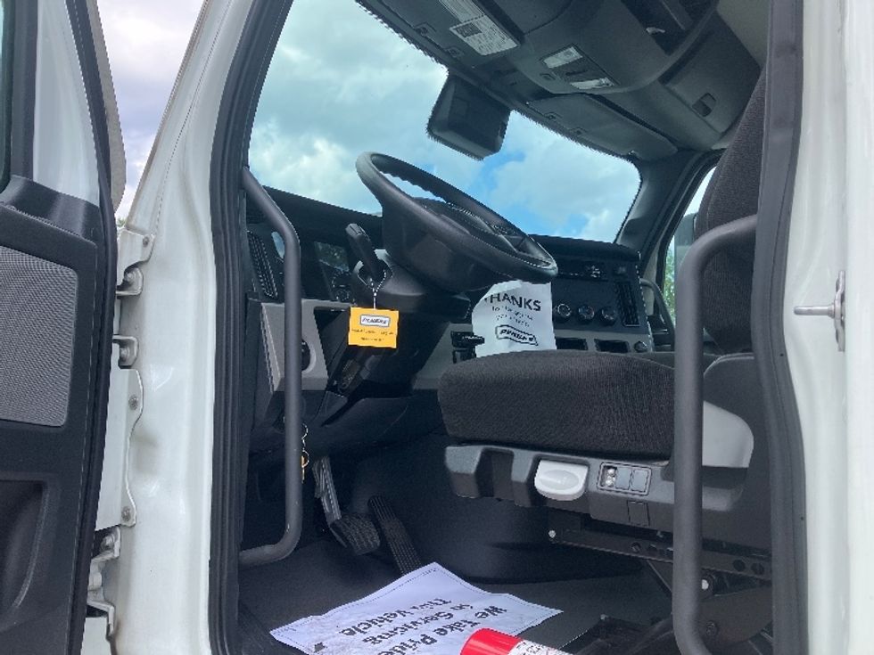 Day Cab Tractor-Heavy Duty Tractors-Freightliner-2021-T12642ST-Daytona Beach-FL-297,466\n\t\tmiles-$ 72,750 - Image 9