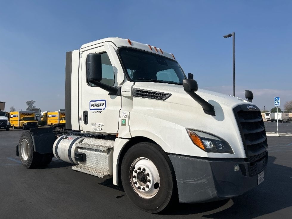 Day Cab Tractor-Heavy Duty Tractors-Freightliner-2021-T12642ST-Fontana-CA-218,926\n\t\tmiles-$ 70,250 - Image 1