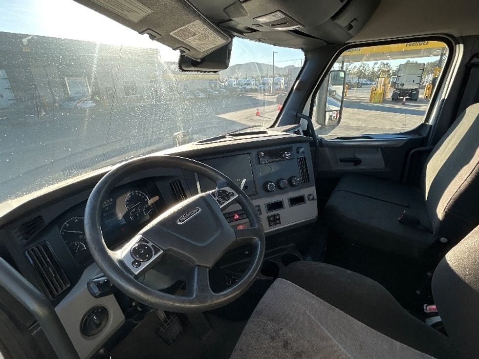 Day Cab Tractor-Heavy Duty Tractors-Freightliner-2021-T12642ST-Fontana-CA-218,926\n\t\tmiles-$ 70,250 - Image 10