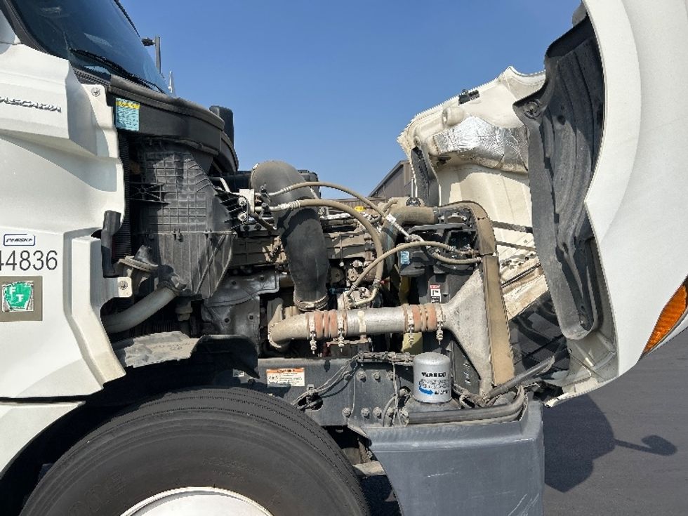 Day Cab Tractor-Heavy Duty Tractors-Freightliner-2021-T12642ST-Fontana-CA-218,926\n\t\tmiles-$ 70,250 - Image 15