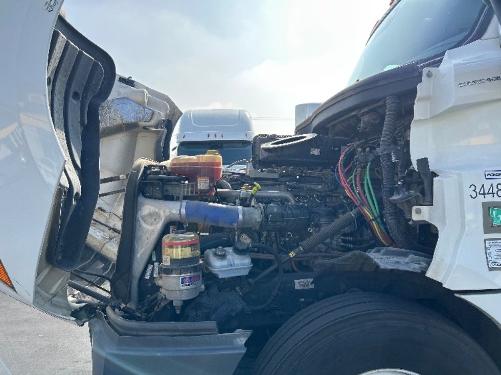 Day Cab Tractor-Heavy Duty Tractors-Freightliner-2021-T12642ST-Fontana-CA-218,926\n\t\tmiles-$ 70,250 - Image 16