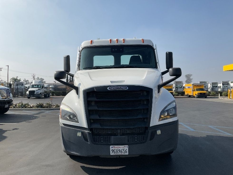 Day Cab Tractor-Heavy Duty Tractors-Freightliner-2021-T12642ST-Fontana-CA-218,926\n\t\tmiles-$ 70,250 - Image 2