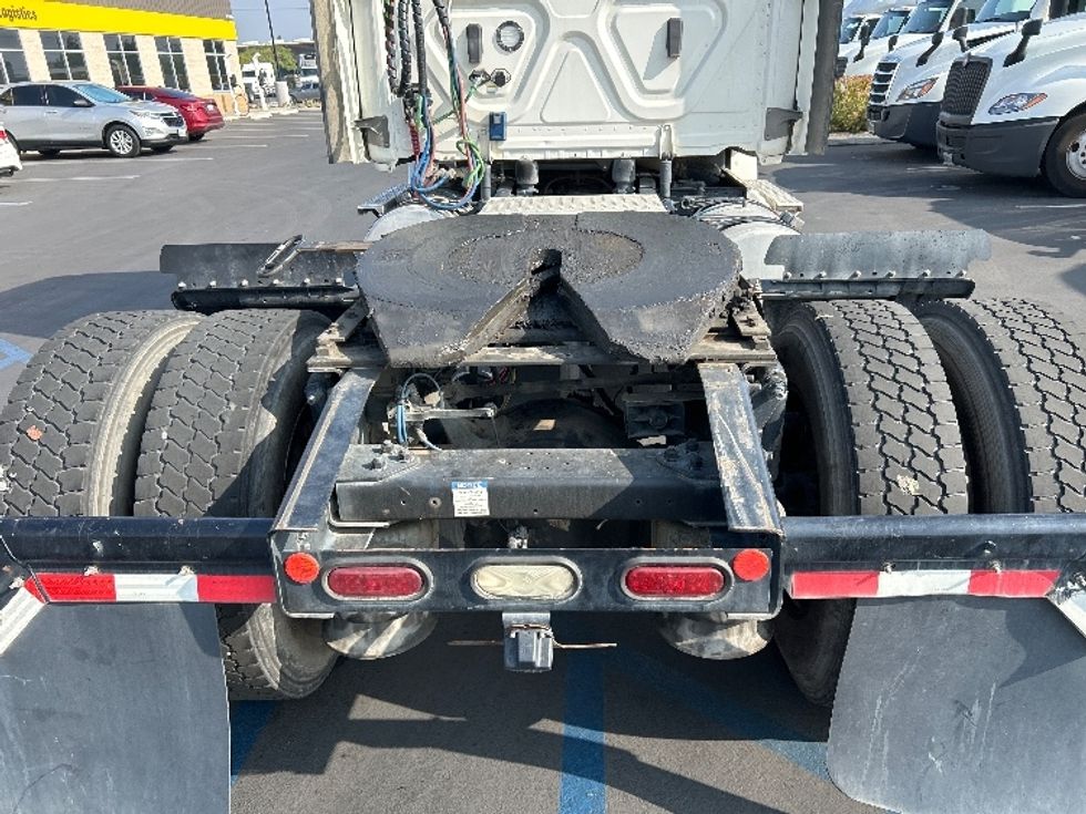 Day Cab Tractor-Heavy Duty Tractors-Freightliner-2021-T12642ST-Fontana-CA-218,926\n\t\tmiles-$ 70,250 - Image 6