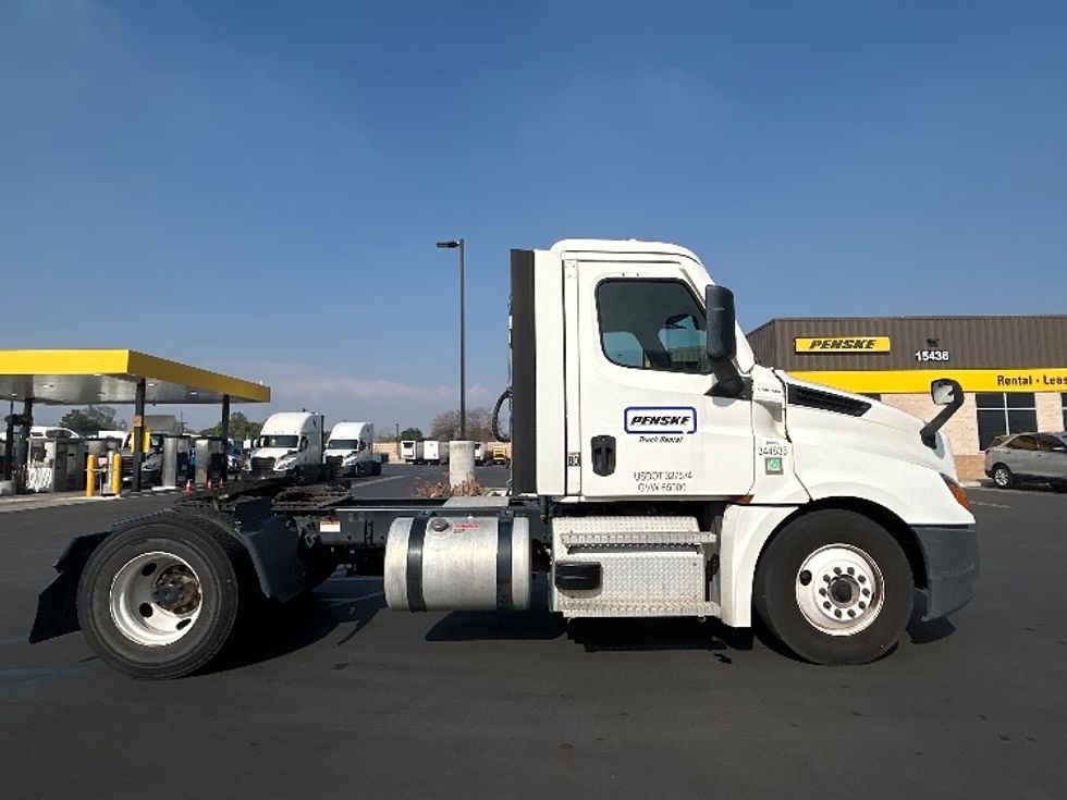 Day Cab Tractor-Heavy Duty Tractors-Freightliner-2021-T12642ST-Fontana-CA-218,926\n\t\tmiles-$ 70,250 - Image 8