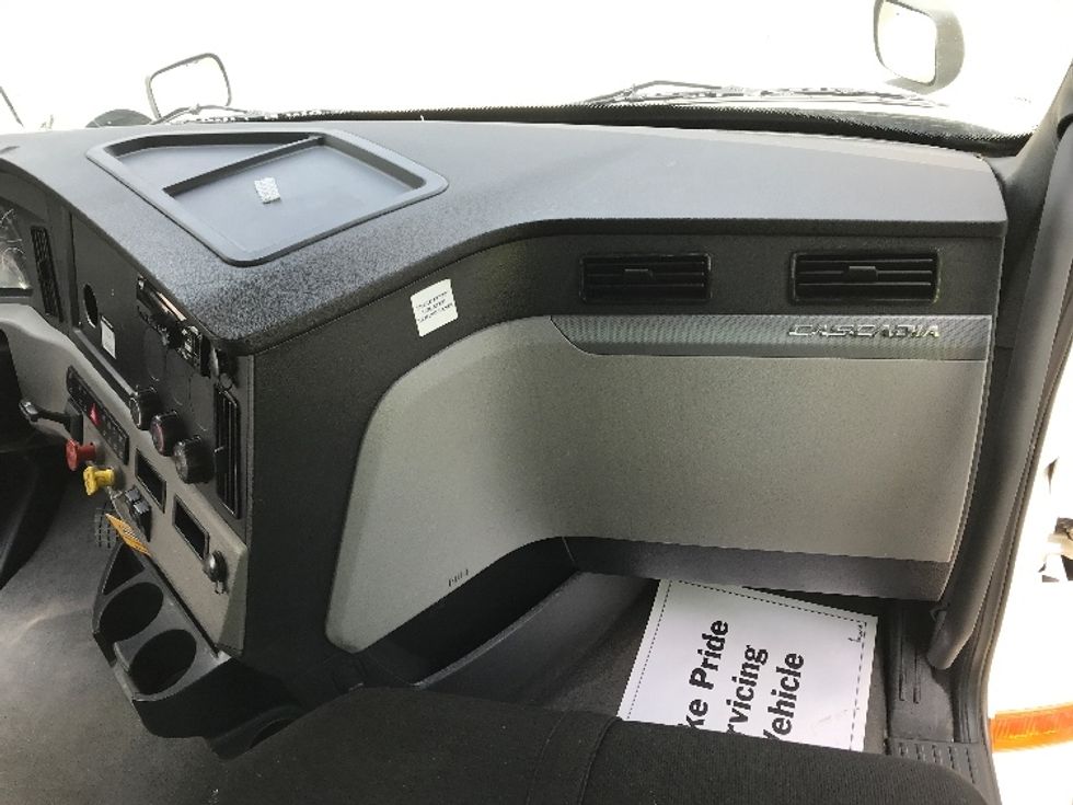 Day Cab Tractor-Heavy Duty Tractors-Freightliner-2021-T12642ST-Fredericksburg-VA-284,701\n\t\tmiles-$ 52,500 - Image 13