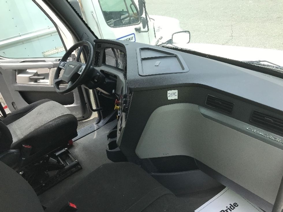 Day Cab Tractor-Heavy Duty Tractors-Freightliner-2021-T12642ST-Fredericksburg-VA-284,701\n\t\tmiles-$ 52,500 - Image 14