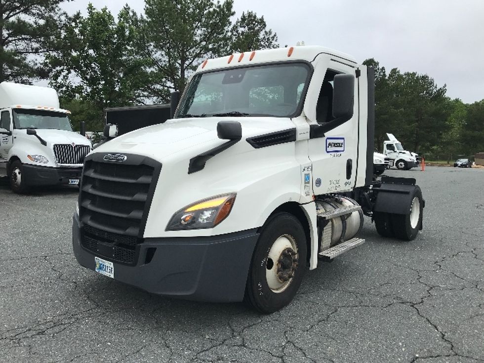 2021 Freightliner Cascadia 126" Day cab photo 3