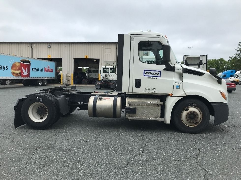Day Cab Tractor-Heavy Duty Tractors-Freightliner-2021-T12642ST-Fredericksburg-VA-284,701\n\t\tmiles-$ 52,500 - Image 8