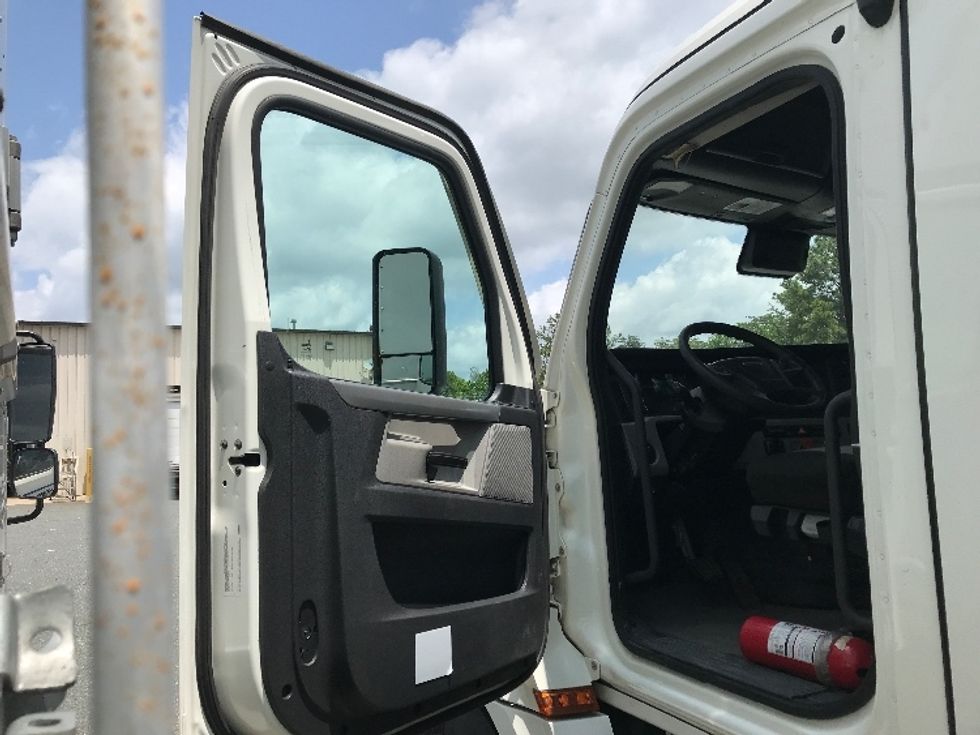 Day Cab Tractor-Heavy Duty Tractors-Freightliner-2021-T12642ST-Fredericksburg-VA-284,701\n\t\tmiles-$ 52,500 - Image 9