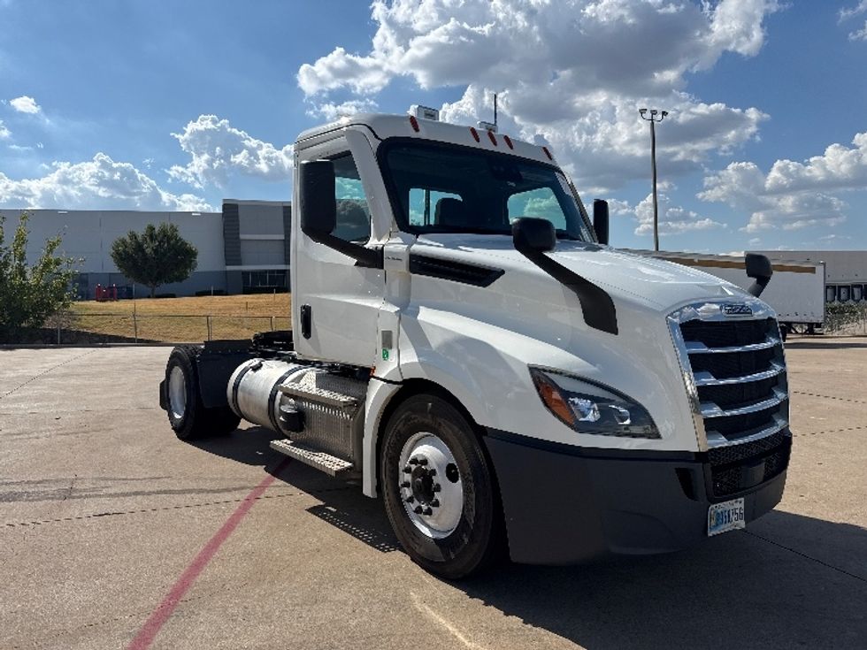 Day Cab Tractor-Heavy Duty Tractors-Freightliner-2021-T12642ST-Grand Prairie-TX-374,622\n\t\tmiles-$ 50,500 - Image 1