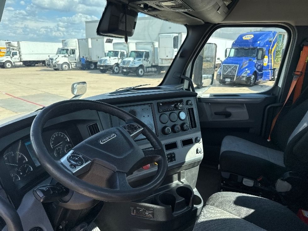 Day Cab Tractor-Heavy Duty Tractors-Freightliner-2021-T12642ST-Grand Prairie-TX-374,622\n\t\tmiles-$ 50,500 - Image 10