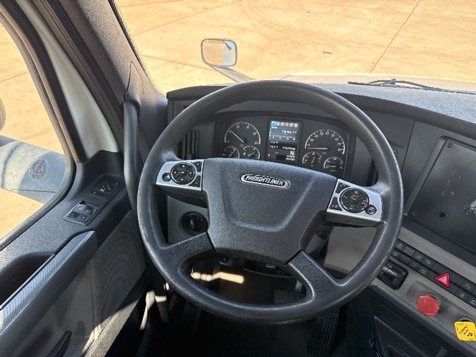 Day Cab Tractor-Heavy Duty Tractors-Freightliner-2021-T12642ST-Grand Prairie-TX-374,622\n\t\tmiles-$ 50,500 - Image 11