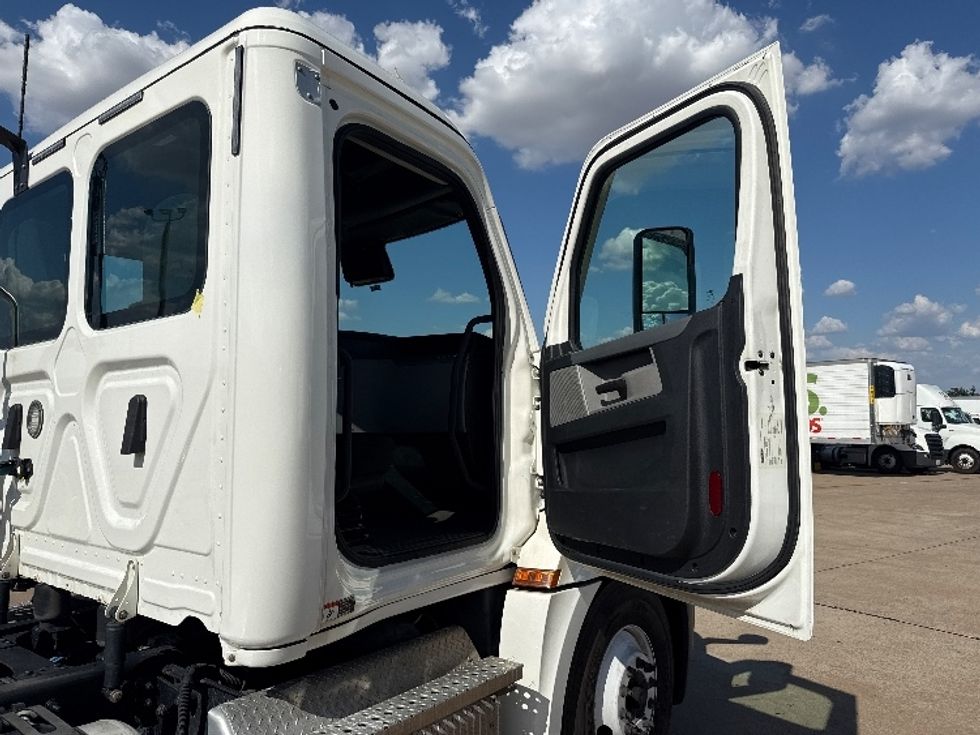 Day Cab Tractor-Heavy Duty Tractors-Freightliner-2021-T12642ST-Grand Prairie-TX-374,622\n\t\tmiles-$ 50,500 - Image 12