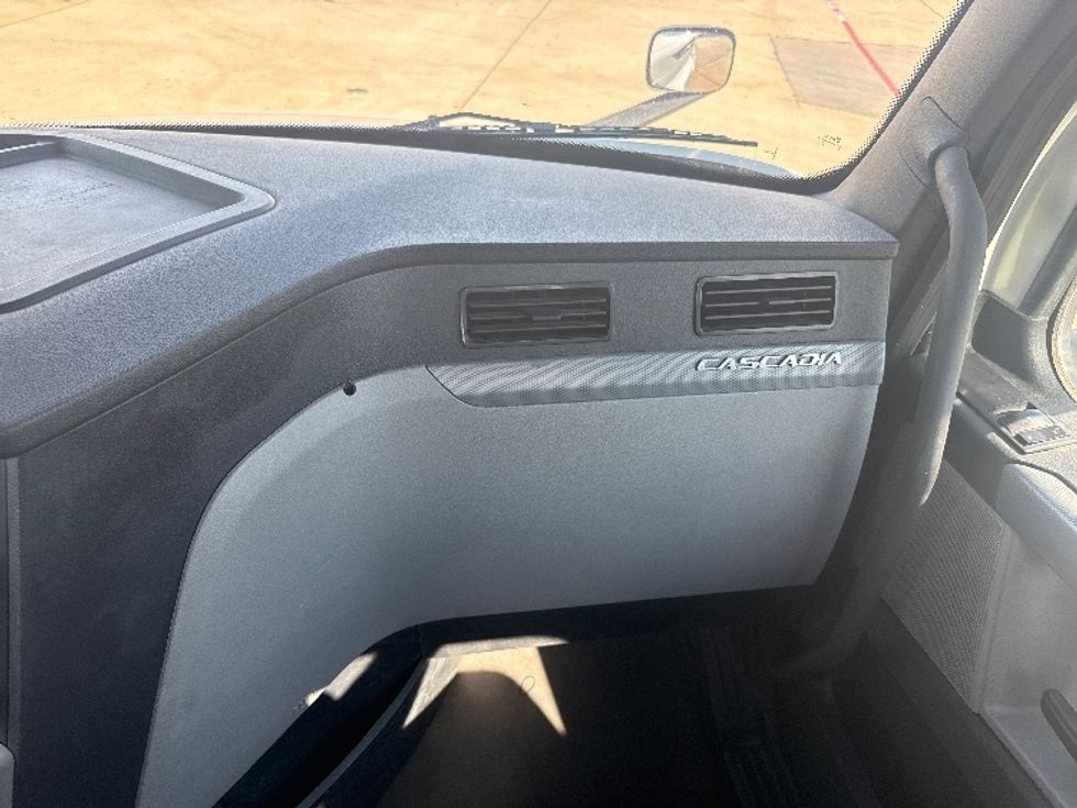 Day Cab Tractor-Heavy Duty Tractors-Freightliner-2021-T12642ST-Grand Prairie-TX-374,622\n\t\tmiles-$ 50,500 - Image 13