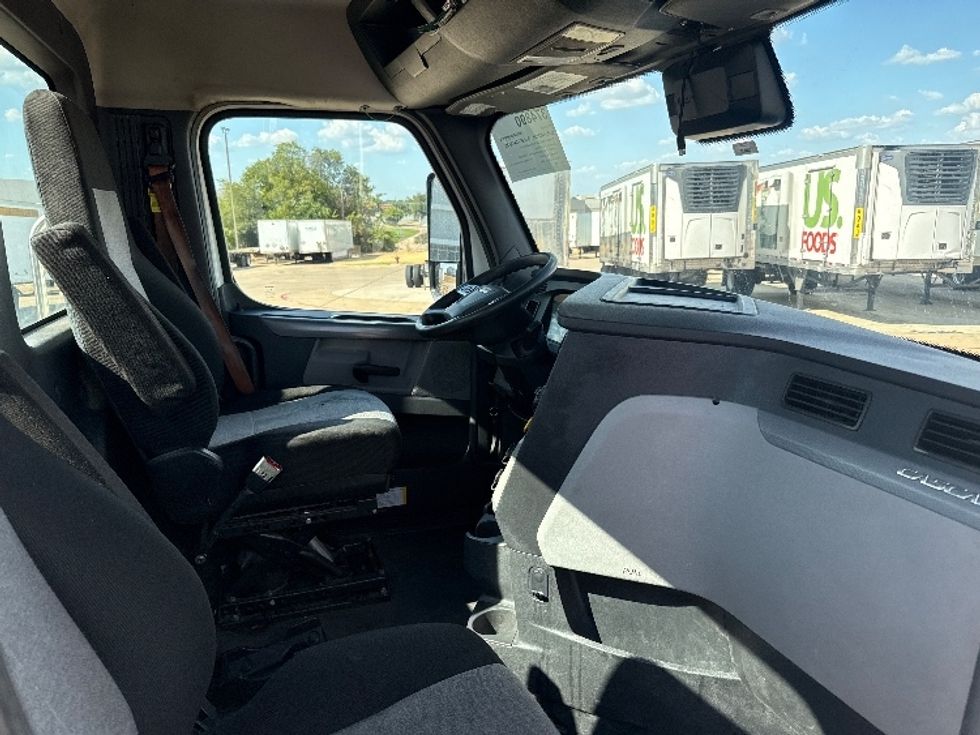 Day Cab Tractor-Heavy Duty Tractors-Freightliner-2021-T12642ST-Grand Prairie-TX-374,622\n\t\tmiles-$ 50,500 - Image 14