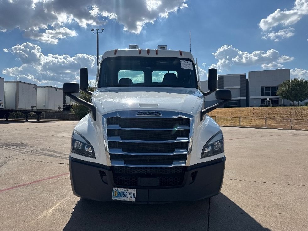 Day Cab Tractor-Heavy Duty Tractors-Freightliner-2021-T12642ST-Grand Prairie-TX-374,622\n\t\tmiles-$ 50,500 - Image 2