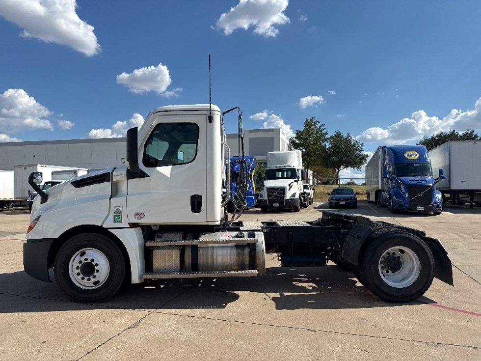 Day Cab Tractor-Heavy Duty Tractors-Freightliner-2021-T12642ST-Grand Prairie-TX-374,622\n\t\tmiles-$ 50,500 - Image 4