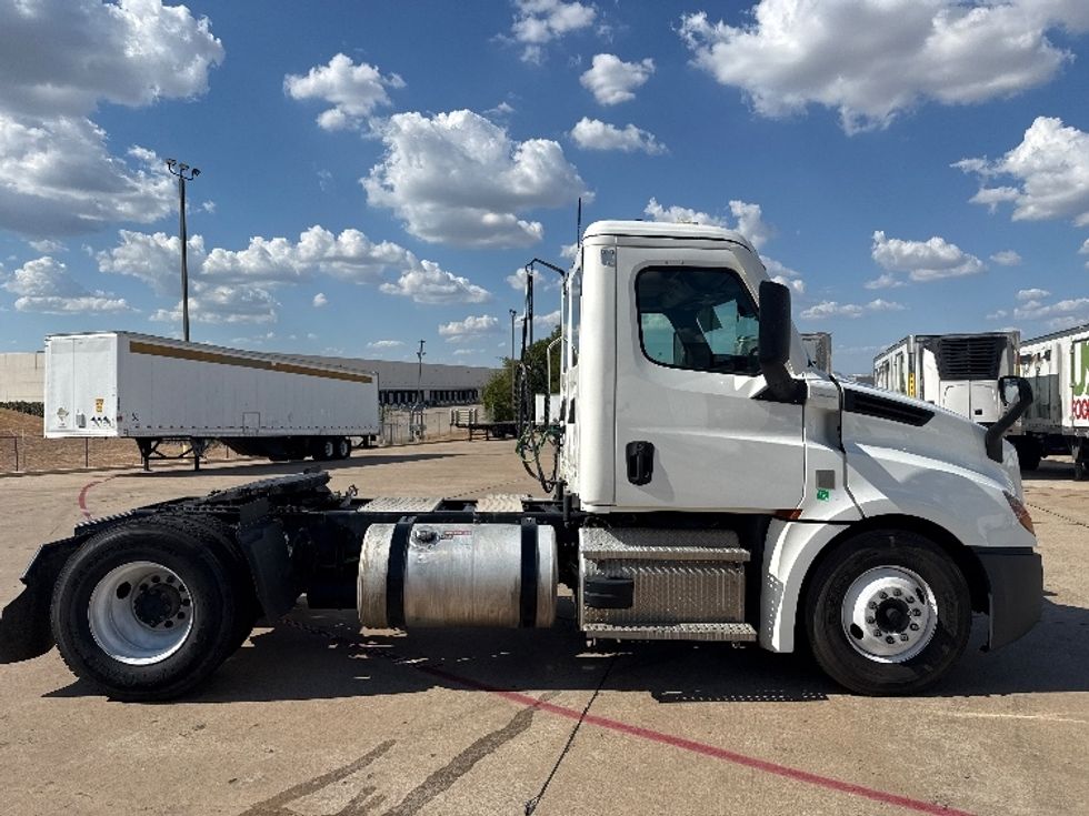 Day Cab Tractor-Heavy Duty Tractors-Freightliner-2021-T12642ST-Grand Prairie-TX-374,622\n\t\tmiles-$ 50,500 - Image 8