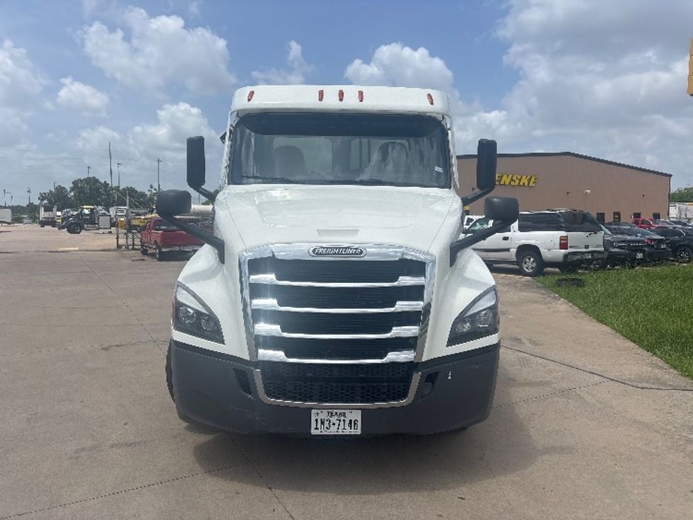 Day Cab Tractor-Heavy Duty Tractors-Freightliner-2021-T12642ST-Houston-TX-136,768\n\t\tmiles-$ 68,000 - Image 2