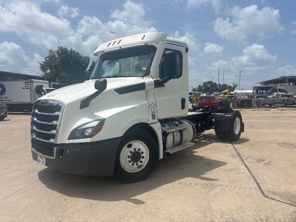 Day Cab Tractor-Heavy Duty Tractors-Freightliner-2021-T12642ST-Houston-TX-136,768\n\t\tmiles-$ 68,000 - Image 3