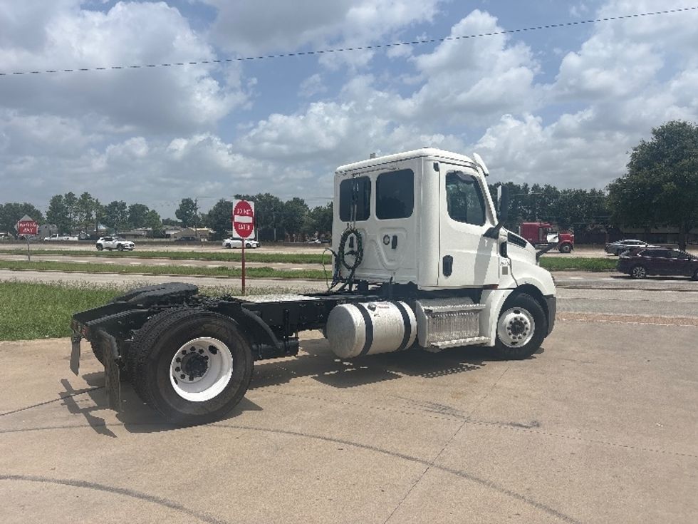 Day Cab Tractor-Heavy Duty Tractors-Freightliner-2021-T12642ST-Houston-TX-136,768\n\t\tmiles-$ 68,000 - Image 7