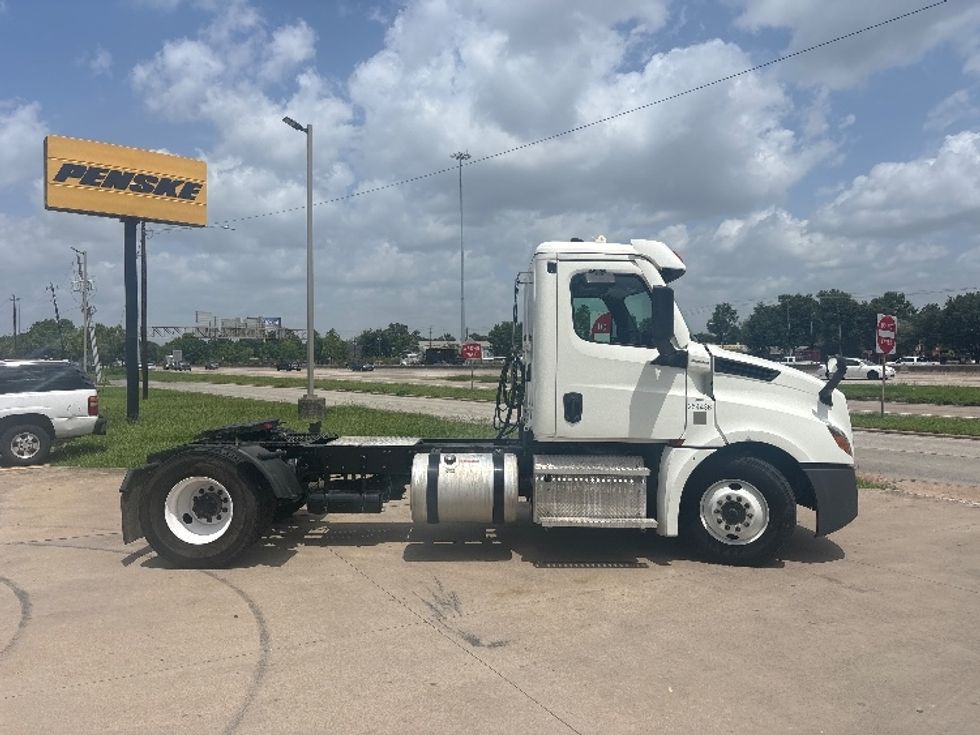 Day Cab Tractor-Heavy Duty Tractors-Freightliner-2021-T12642ST-Houston-TX-136,768\n\t\tmiles-$ 68,000 - Image 8
