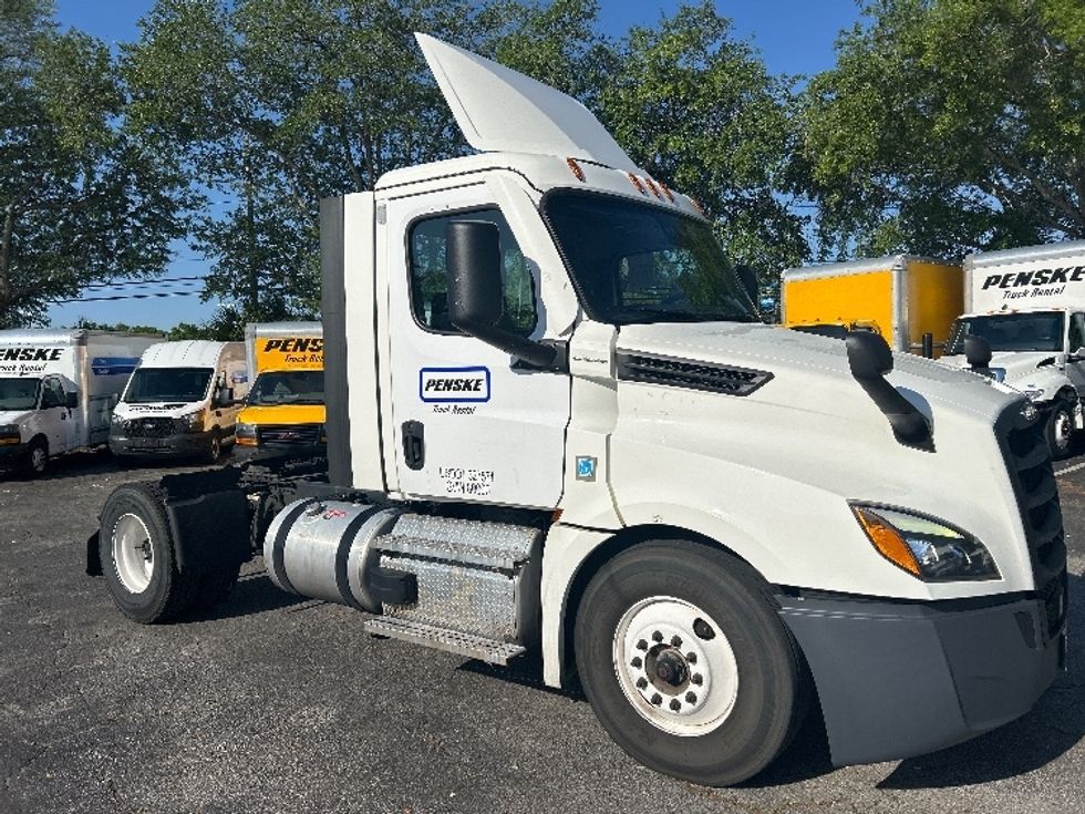 Day Cab Tractor-Heavy Duty Tractors-Freightliner-2021-T12642ST-Jacksonville-FL-348,119\n\t\tmiles-$ 57,500 - Image 1