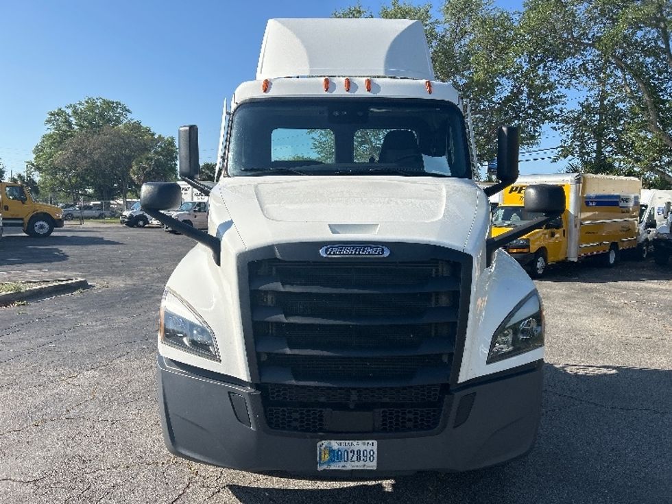 Day Cab Tractor-Heavy Duty Tractors-Freightliner-2021-T12642ST-Jacksonville-FL-348,119\n\t\tmiles-$ 57,500 - Image 2