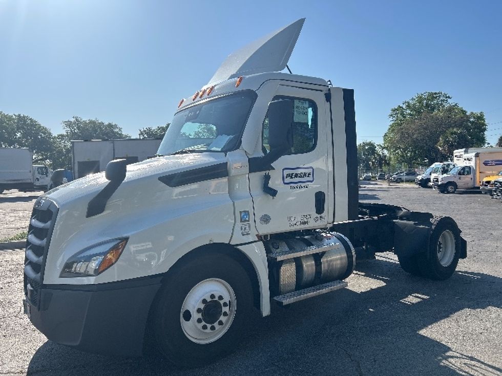 Day Cab Tractor-Heavy Duty Tractors-Freightliner-2021-T12642ST-Jacksonville-FL-348,119\n\t\tmiles-$ 57,500 - Image 3