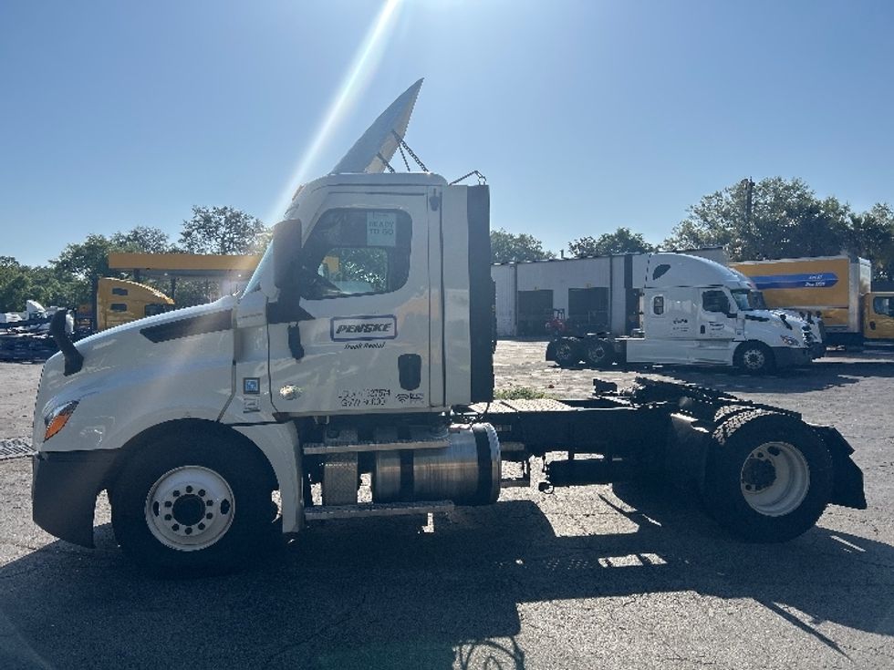 Day Cab Tractor-Heavy Duty Tractors-Freightliner-2021-T12642ST-Jacksonville-FL-348,119\n\t\tmiles-$ 57,500 - Image 4